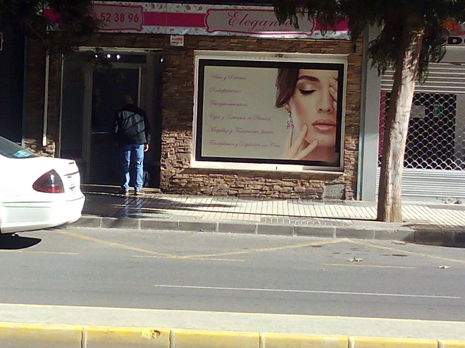 Fachada exterior del salon Elegance en Calle Angel Bruna 40 Cartagena